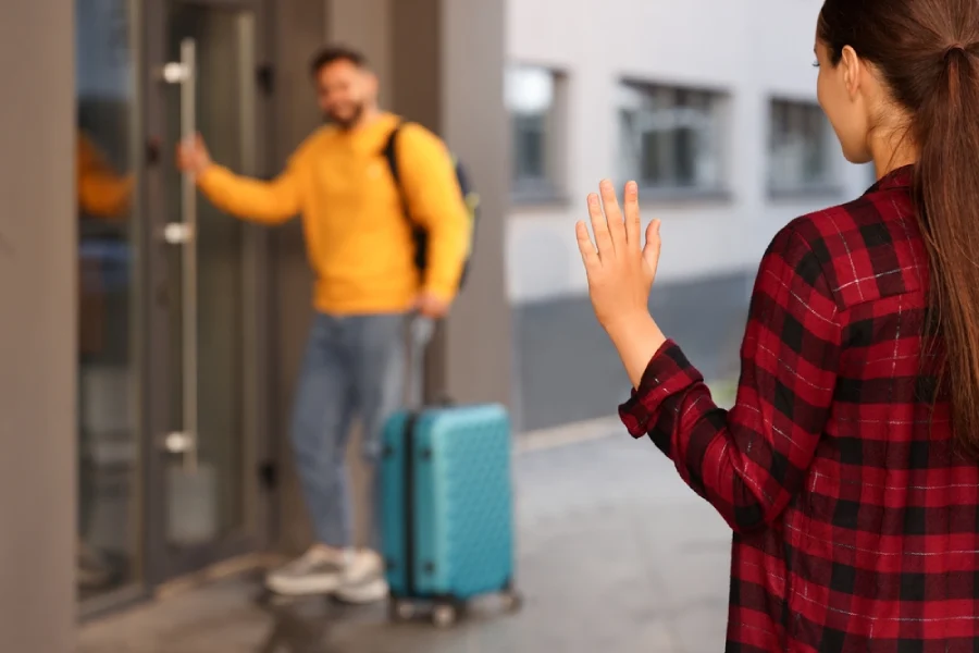 خداحافظی زن و مرد در رابطه لانگ دیستنس