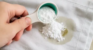 8 روش خانگی و موثر برای پاک کردن لکه روغن از لباس